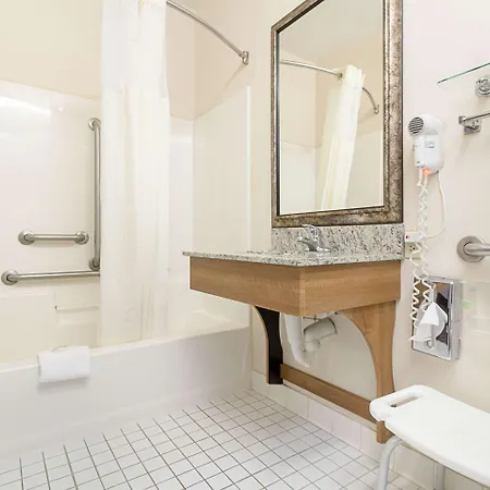 Quality Inn Fairmont Extérieur photo